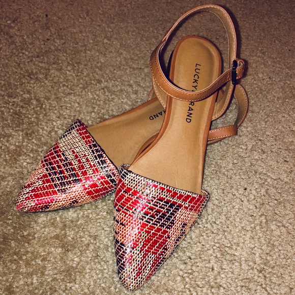 pointed toe sandals flat